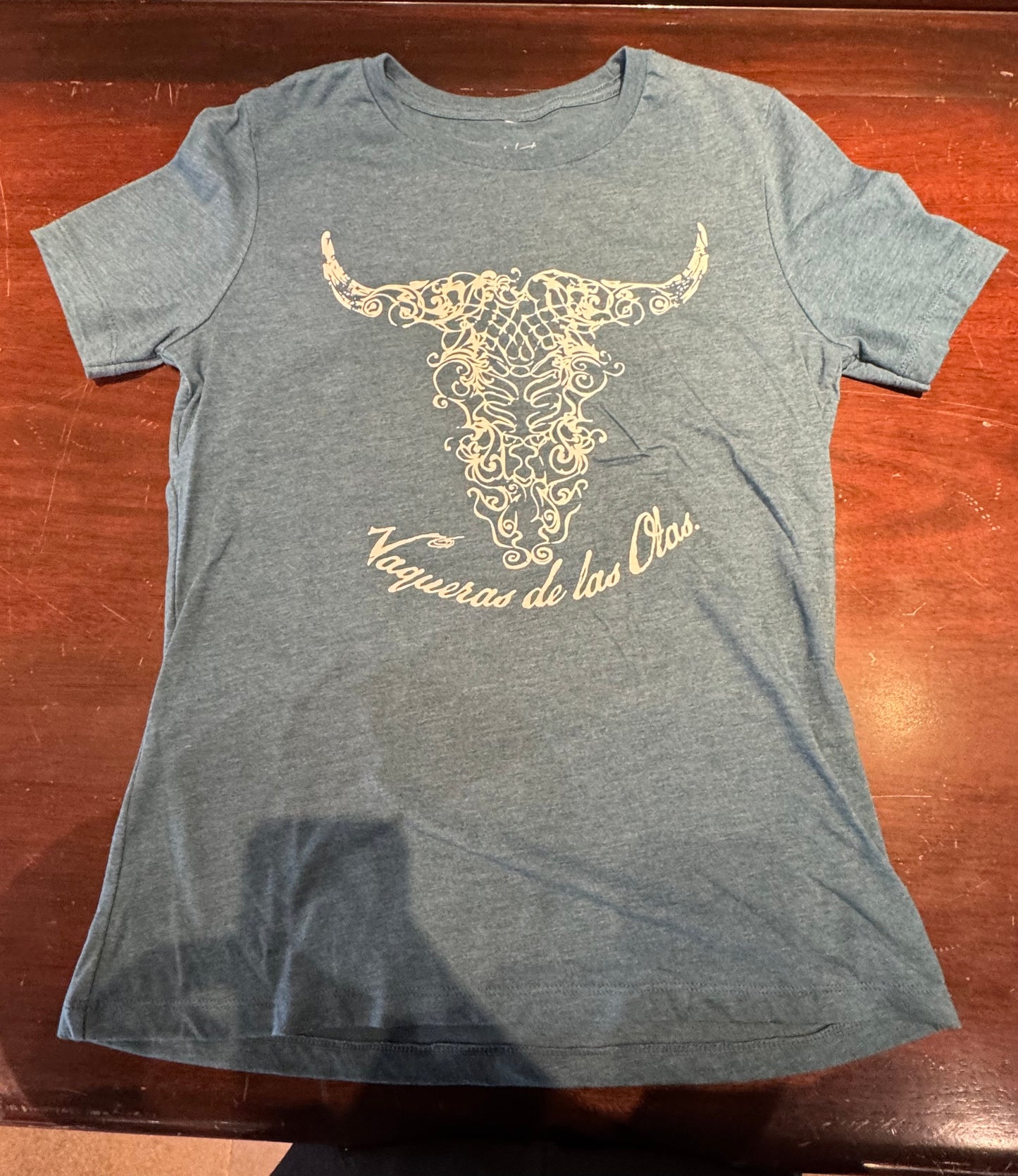 Vaqueros de Las Olas Wms cow skull T-shirt